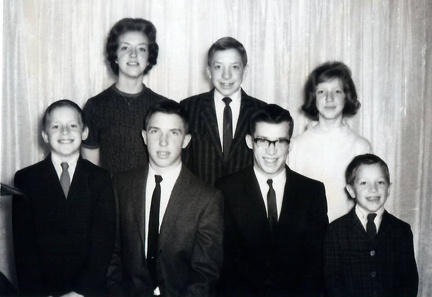 Janice 1964-12-25 with siblings